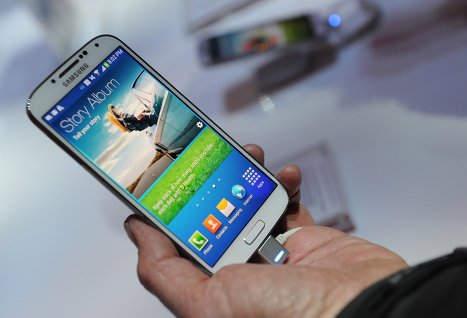 Сегодня Samsung представила новый смартфон Galaxy S IV
