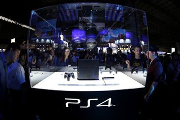 Sony сегодня начинает продажи Playstation 4 в США Sony сегодня начинает продажи Playstation 4 в США