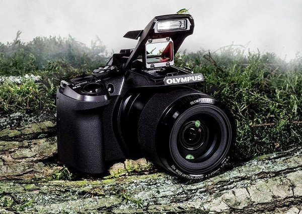 Olympus представила SP-100EE – первую камеру с точечной "наводкой"