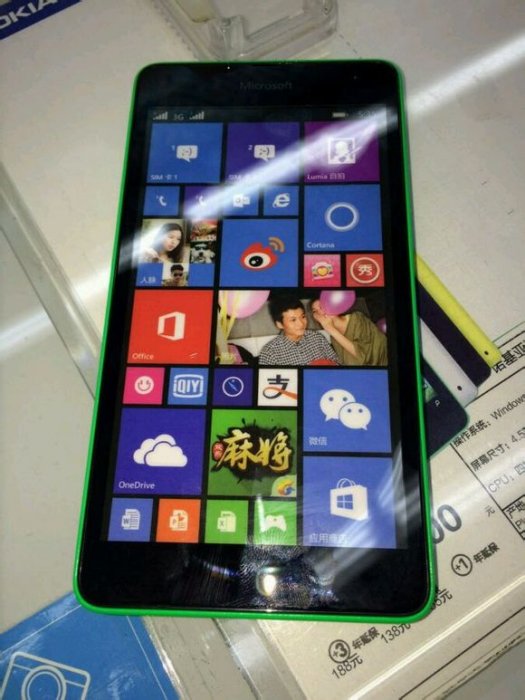 В сеть утекли фотографии первого смартфона Microsoft Lumia