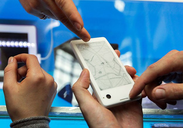 Данные о количестве проданных YotaPhone 2 сильно разнятся