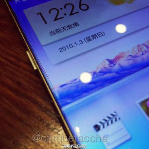 Тонкий "безрамочник" Oppo R7 получит восьмиядерный процессор