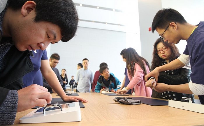 Apple за один день продала больше Apple Watch, чем Android Wear за год