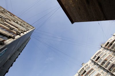 Московские власти обещают не демонтировать воздушные линии связи
