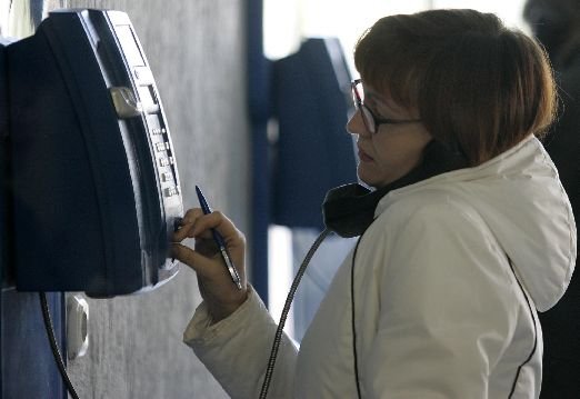 Судьба таксофонов в Беларуси: минус 15,5 тысяч штук за 15 лет, но все равно востребованы