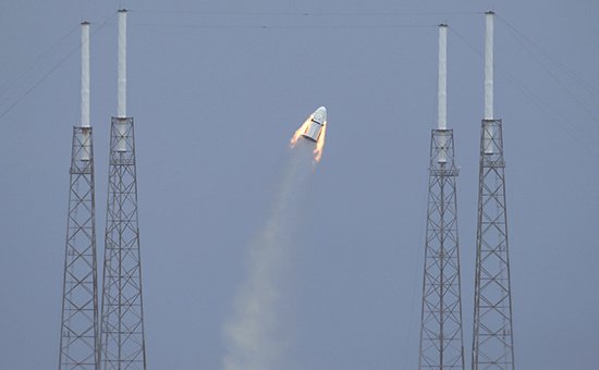 SpaceX провела первые испытания пассажирского космического корабля