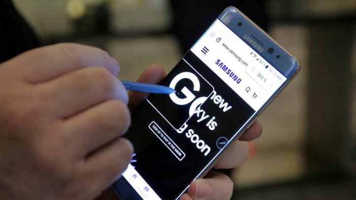 Samsung остановила мировые продажи Galaxy Note 7 и попросила отключить все смартфоны этой модели