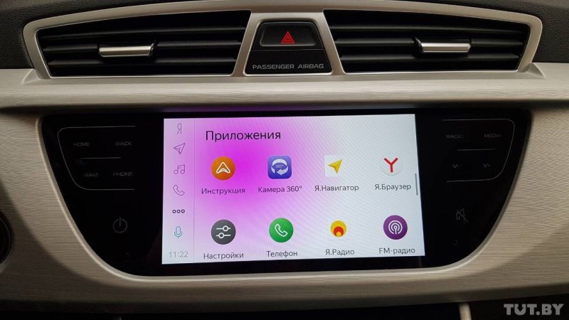 Дилеры Geely получили первые кроссоверы Atlas с новой мультимедийной системой "Яндекс.Авто"