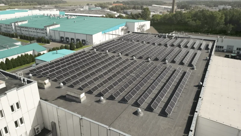 В Бресте на крыше складского комплекса запустили солнечную электростанцию